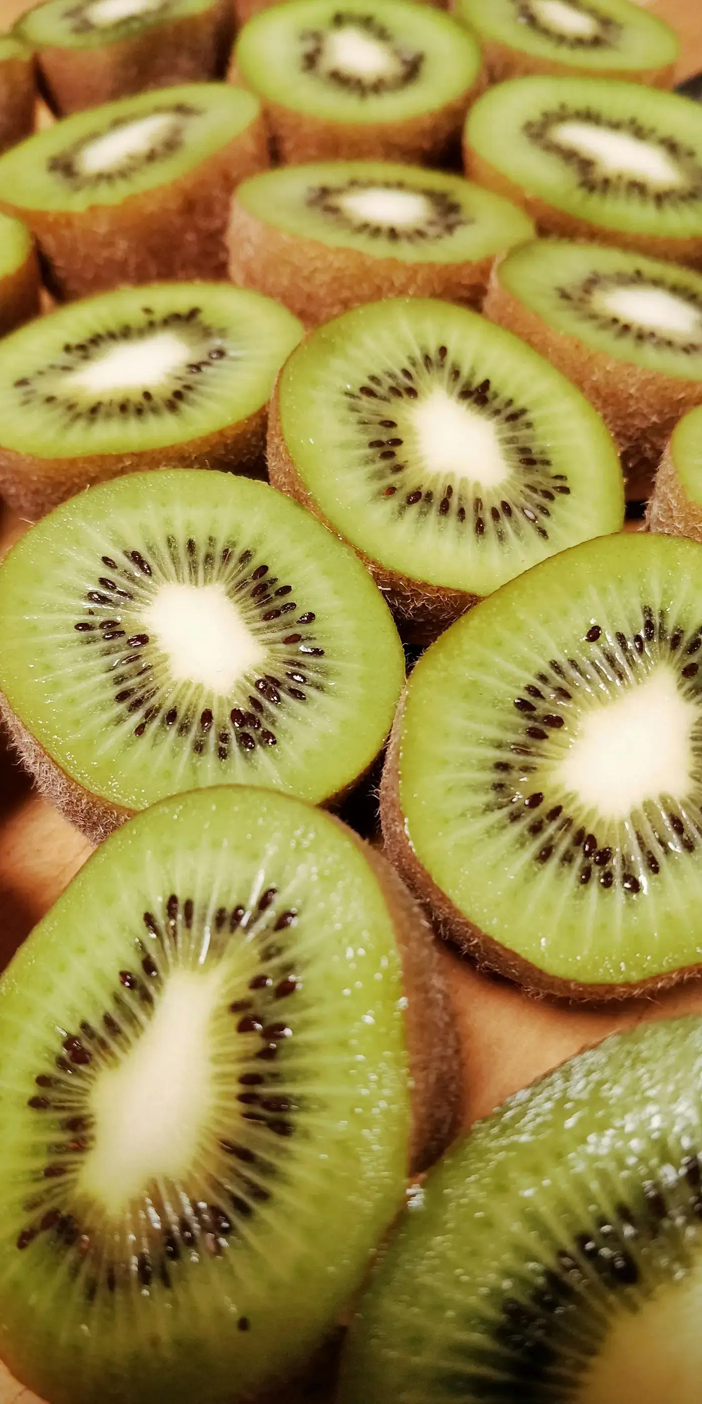 Kiwifruit cut in half